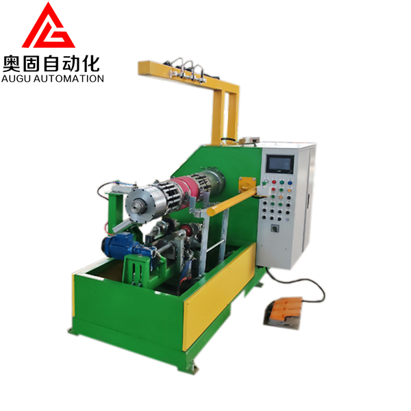 Triziklo pneumatikoak eraikitzeko makina